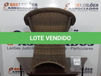 LOTE 012 - 01 CADEIRA DE JARDIM. (NO ESTADO EM QUE SE ENCONTRA. SUJEITO A AVARIAS OCULTAS/VISÍVEIS.) AV9405Y