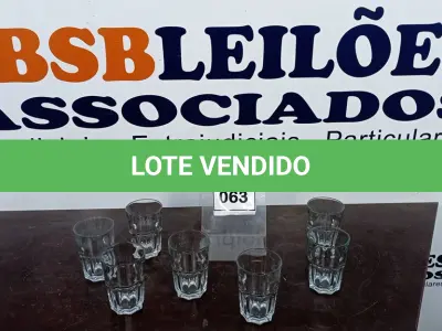 LOTE 063 - 07 COPOS DE VIDRO. (NO ESTADO EM QUE SE ENCONTRA. SUJEITO A AVARIAS OCULTAS/VISÍVEIS.)