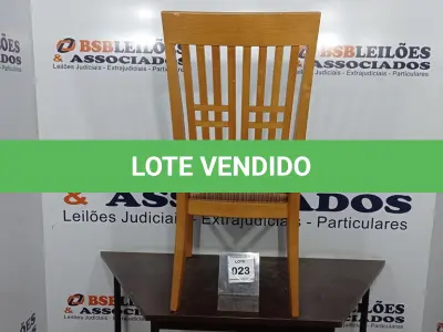 LOTE 023 - 01 CADEIRA DE COZINHA. (NO ESTADO EM QUE SE ENCONTRA. SUJEITO A AVARIAS OCULTAS/VISÍVEIS.) BF8696V