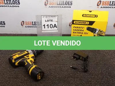 LOTE 110 - 01 PARAFUSADEIRA A BATERIA 12V 2BITS E CARREGADOR. (NO ESTADO) ATENÇÃO! FAZER A VISITAÇÃO ANTES DE ARREMATAR, NÃO SABEMOS SE FUNCIONA, LEILÃO NÃO TEM GARANTIA E NEM DEVOLUÇÃO, SUJEITO A POSSÍVEIS AVARIAS VISÍVEIS/OCULTAS E/OU AUSÊNCIA DE COMPONENTES.