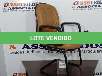 LOTE 001 - 01 CADEIRA. (NO ESTADO EM QUE SE ENCONTRA. SUJEITO A AVARIAS OCULTAS/VISÍVEIS.) BF8572Y