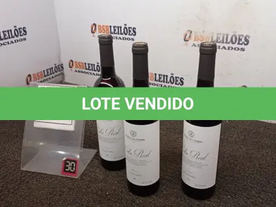 LOTE 300 - 03 GARRAFAS DE VINHO TINTO VALA REAL PORTUGUÊS SAFRA 2019 750ML. (NO ESTADO) ATENÇÃO! FAZER A VISITAÇÃO ANTES DE ARREMATAR, NÃO SABEMOS SE FUNCIONA, LEILÃO NÃO TEM GARANTIA E NEM DEVOLUÇÃO, SUJEITO A POSSÍVEIS AVARIAS VISÍVEIS/OCULTAS E/OU AUSÊNCIA DE COMPONENTES.