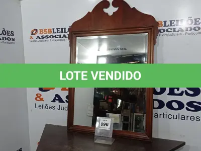 LOTE 096 - 01 ESPELHO. (NO ESTADO EM QUE SE ENCONTRA. SUJEITO A AVARIAS OCULTAS/VISÍVEIS.) AV9864P