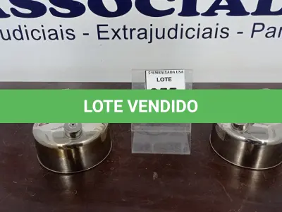 LOTE 055 - 02 CHALEIRAS. (NO ESTADO EM QUE SE ENCONTRA. SUJEITO A AVARIAS OCULTAS/VISÍVEIS.)