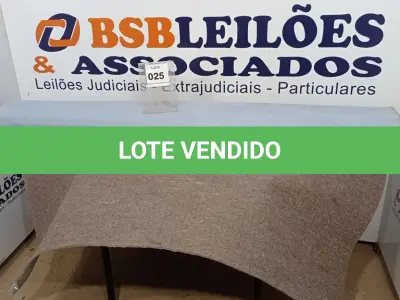 LOTE 025 - 01 CARPETE AZUL E CINZA. (NO ESTADO EM QUE SE ENCONTRA. SUJEITO A AVARIAS OCULTAS/VISÍVEIS.)