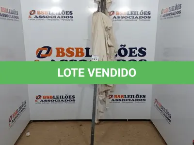 LOTE 147 - 01 UMBRELLA. (NO ESTADO EM QUE SE ENCONTRA. SUJEITO A AVARIAS OCULTAS/VISÍVEIS.) BH1583F