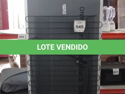 LOTE 045 - 01 GELADEIRA ELECTROLUX 220V. (NO ESTADO EM QUE SE ENCONTRA. SUJEITO A AVARIAS OCULTAS/VISÍVEIS.) BF8676R