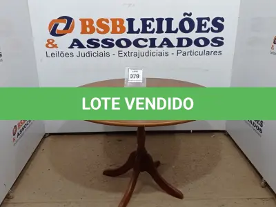 LOTE 079 - 01 MESA DE COZINHA EM MADEIRA REDONDA. (NO ESTADO EM QUE SE ENCONTRA. SUJEITO A AVARIAS OCULTAS/VISÍVEIS.) AV9637R