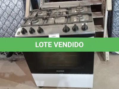 LOTE 090 - 01 FOGÃO 05 BOCAS BIVOLT. (NO ESTADO EM QUE SE ENCONTRA. SUJEITO A AVARIAS OCULTAS/VISÍVEIS.) AV9618N