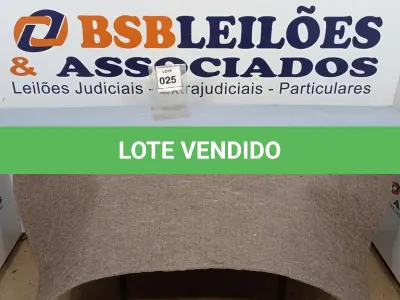 LOTE 025 - 01 CARPETE AZUL E CINZA. (NO ESTADO EM QUE SE ENCONTRA. SUJEITO A AVARIAS OCULTAS/VISÍVEIS.)