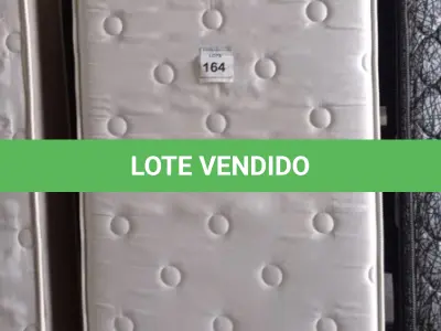 LOTE 164 - 01 COLCHÃO SOLTEIRO COM BASE 1,88CM X 0,88CM. (NO ESTADO EM QUE SE ENCONTRA. SUJEITO A AVARIAS OCULTAS/VISÍVEIS.) BJ7495P