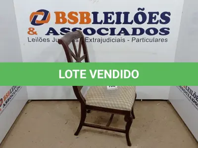 LOTE 102 - 01 CADEIRA DE JANTAR. (NO ESTADO EM QUE SE ENCONTRA. SUJEITO A AVARIAS OCULTAS/VISÍVEIS.) BA1980D