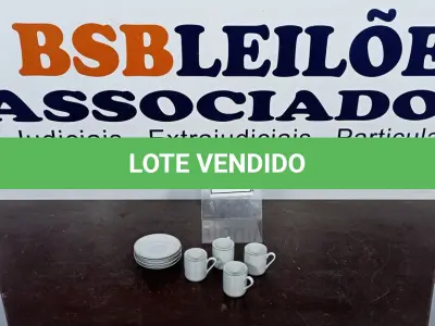 LOTE 069 - 04 XÍCARAS COM 04 PIRES. (NO ESTADO EM QUE SE ENCONTRA. SUJEITO A AVARIAS OCULTAS/VISÍVEIS.)