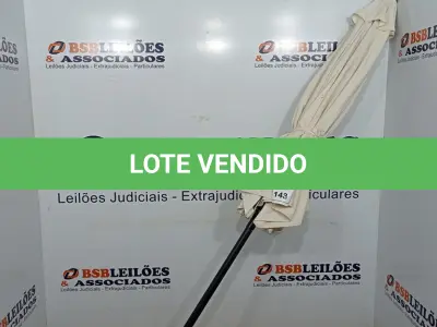 LOTE 143 - 01 GUARDA SOL. (NO ESTADO EM QUE SE ENCONTRA. SUJEITO A AVARIAS OCULTAS/VISÍVEIS.) BJ7374W