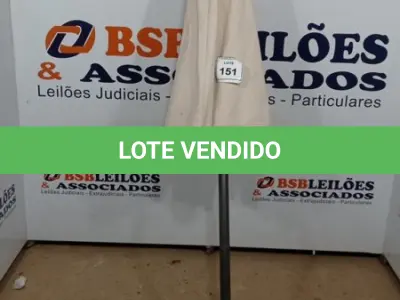 LOTE 151 - 01 GUARDA SOL. (NO ESTADO EM QUE SE ENCONTRA. SUJEITO A AVARIAS OCULTAS/VISÍVEIS.) BJ7455S