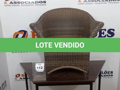 LOTE 112 - 01 POLTRONA DE JARDIM. (NO ESTADO EM QUE SE ENCONTRA. SUJEITO A AVARIAS OCULTAS/VISÍVEIS.) AV9336F