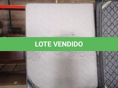 LOTE 138 - 01 COLCHÃO DE CASAL COM BASES  1.98 x 1.60cm. (NO ESTADO EM QUE SE ENCONTRA. SUJEITO A AVARIAS OCULTAS/VISÍVEIS.) AV9417U