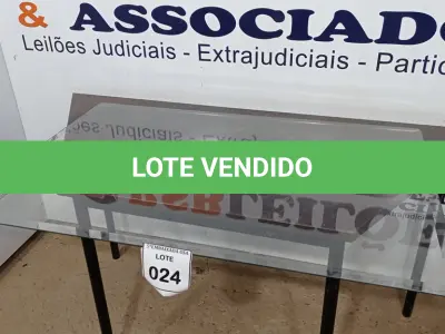 LOTE 024 - 01 VIDRO RETANGULAR 0,69 X 1,05CM. (NO ESTADO EM QUE SE ENCONTRA. SUJEITO A AVARIAS OCULTAS/VISÍVEIS.)