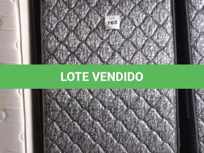 LOTE 163 - 01 COLCHÃO SOLTEIRO COM BASE 1,88CM X 0,88CM. (NO ESTADO EM QUE SE ENCONTRA. SUJEITO A AVARIAS OCULTAS/VISÍVEIS.) BJ7222K