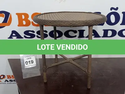 LOTE 019 - 01 MESINHA DE CANTO DE JARDIM. (NO ESTADO EM QUE SE ENCONTRA. SUJEITO A AVARIAS OCULTAS/VISÍVEIS.) BF8625S