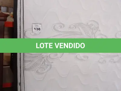 LOTE 138 - 01 COLCHÃO DE CASAL COM BASES  1.98 x 1.60cm. (NO ESTADO EM QUE SE ENCONTRA. SUJEITO A AVARIAS OCULTAS/VISÍVEIS.) AV9417U