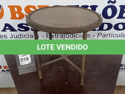 LOTE 019 - 01 MESINHA DE CANTO DE JARDIM. (NO ESTADO EM QUE SE ENCONTRA. SUJEITO A AVARIAS OCULTAS/VISÍVEIS.) BF8625S