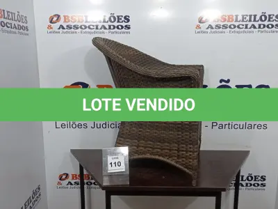 LOTE 110 - 01 CADEIRA DE JARDIM. (NO ESTADO EM QUE SE ENCONTRA. SUJEITO A AVARIAS OCULTAS/VISÍVEIS.) AV9405U