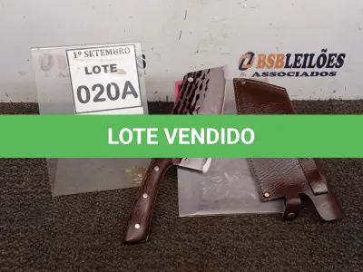 LOTE 020 - 01 CUTELO IMPORTADA AÇO INOXIDÁVEL CABO EM MADEIRA FULL TANG BAINHA DE NAPA TAMANHO TOTAL 30CM PESO 318G JÁ AFIADA. (NO ESTADO) ATENÇÃO! FAZER A VISITAÇÃO ANTES DE ARREMATAR, NÃO SABEMOS SE FUNCIONA, LEILÃO NÃO TEM GARANTIA E NEM DEVOLUÇÃO, SUJEITO A POSSÍVEIS AVARIAS VISÍVEIS/OCULTAS E/OU AUSÊNCIA DE COMPONENTES.