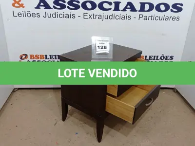 LOTE 128 - 01 MESA DE CABECEIRA(NO ESTADO EM QUE SE ENCONTRA. SUJEITO A AVARIAS OCULTAS/VISÍVEIS.)