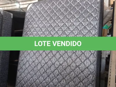 LOTE 091 - 01 COLCHÃO DE CASAL COM BASE 1,98CM X 1,58CM. (NO ESTADO EM QUE SE ENCONTRA. SUJEITO A AVARIAS OCULTAS/VISÍVEIS.)  BF8670G/ AU1901N