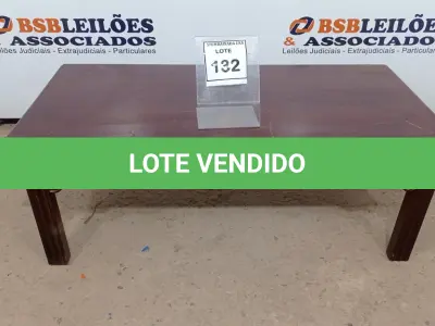 LOTE 132 - 01 MESA DE CENTRO. (NO ESTADO EM QUE SE ENCONTRA. SUJEITO A AVARIAS OCULTAS/VISÍVEIS.) BJ7394M
