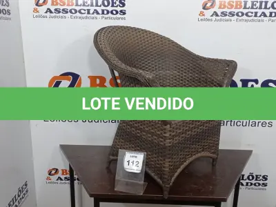 LOTE 112 - 01 POLTRONA DE JARDIM. (NO ESTADO EM QUE SE ENCONTRA. SUJEITO A AVARIAS OCULTAS/VISÍVEIS.) AV9336F