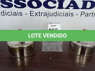 LOTE 055 - 02 CHALEIRAS. (NO ESTADO EM QUE SE ENCONTRA. SUJEITO A AVARIAS OCULTAS/VISÍVEIS.)