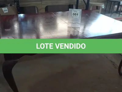 LOTE 051 - 01 MESA EM MADEIRA. (NO ESTADO EM QUE SE ENCONTRA. SUJEITO A AVARIAS OCULTAS/VISÍVEIS.)  AV9946C