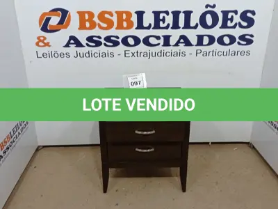 LOTE 097 - 01 MESA DE CABECEIRA. (NO ESTADO EM QUE SE ENCONTRA. SUJEITO A AVARIAS OCULTAS/VISÍVEIS.) BJ6878X