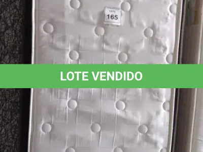 LOTE 165 - 01 COLCHÃO SOLTEIRO COM BASE 1,88CM X 0,88CM. (NO ESTADO EM QUE SE ENCONTRA. SUJEITO A AVARIAS OCULTAS/VISÍVEIS.) BJ7496G