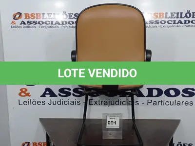 LOTE 001 - 01 CADEIRA. (NO ESTADO EM QUE SE ENCONTRA. SUJEITO A AVARIAS OCULTAS/VISÍVEIS.) BF8572Y