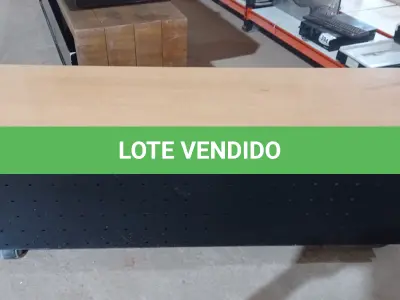 LOTE 384 - 01 RACK 02 PORTAS DE CORRER COM RODINHAS. (NO ESTADO) ATENÇÃO! FAZER A VISITAÇÃO ANTES DE ARREMATAR, NÃO SABEMOS SE FUNCIONA, LEILÃO NÃO TEM GARANTIA E NEM DEVOLUÇÃO, SUJEITO A POSSÍVEIS AVARIAS VISÍVEIS/OCULTAS E/OU AUSÊNCIA DE COMPONENTES.