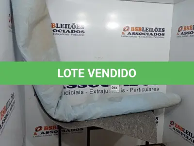LOTE 044 - 01 CARPETE AZUL E CINZA. (NO ESTADO EM QUE SE ENCONTRA. SUJEITO A AVARIAS OCULTAS/VISÍVEIS.)