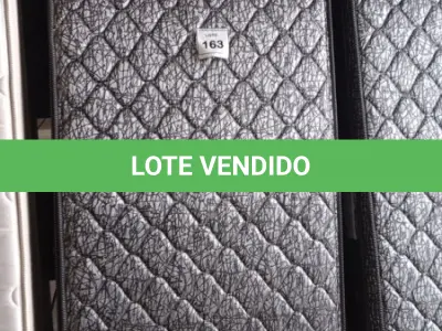 LOTE 163 - 01 COLCHÃO SOLTEIRO COM BASE 1,88CM X 0,88CM. (NO ESTADO EM QUE SE ENCONTRA. SUJEITO A AVARIAS OCULTAS/VISÍVEIS.) BJ7222K