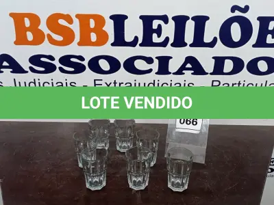 LOTE 066 - 07 COPOS DE VIDRO. (NO ESTADO EM QUE SE ENCONTRA. SUJEITO A AVARIAS OCULTAS/VISÍVEIS.)