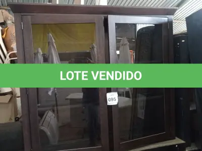 LOTE 095 - 01 CRISTALEIRA. (NO ESTADO EM QUE SE ENCONTRA. SUJEITO A AVARIAS OCULTAS/VISÍVEIS.) AU2177E