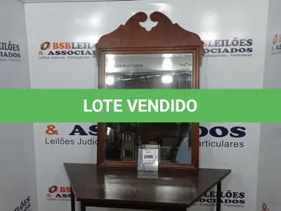 LOTE 096 - 01 ESPELHO. (NO ESTADO EM QUE SE ENCONTRA. SUJEITO A AVARIAS OCULTAS/VISÍVEIS.) AV9864P