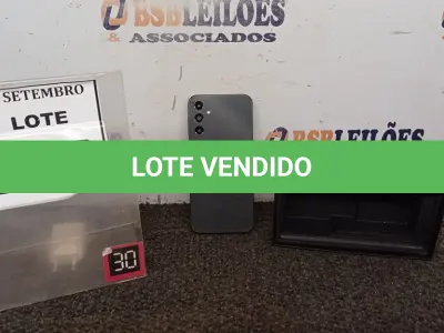 LOTE 027 - 01 SMARTPHONE MODELO A14 MARCA SAMSUNG. (NO ESTADO) ATENÇÃO! FAZER A VISITAÇÃO ANTES DE ARREMATAR, NÃO SABEMOS SE FUNCIONA, LEILÃO NÃO TEM GARANTIA E NEM DEVOLUÇÃO, SUJEITO A POSSÍVEIS AVARIAS VISÍVEIS/OCULTAS E/OU AUSÊNCIA DE COMPONENTES.