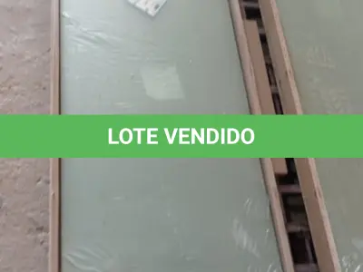 LOTE 195 - 03 VIDROS TEMPERADOS 1,50CM X 0,46CM. 0,8MM. (NO ESTADO EM QUE SE ENCONTRA. SUJEITO A AVARIAS OCULTAS/VISÍVEIS.)