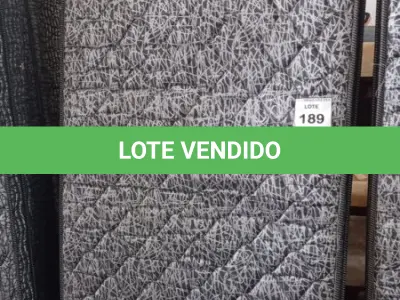 LOTE 189 - 01 COLCHÃO SOLTEIRO COM BASE 1,88CM X 0,88CM. (NO ESTADO EM QUE SE ENCONTRA. SUJEITO A AVARIAS OCULTAS/VISÍVEIS.) AU2472K