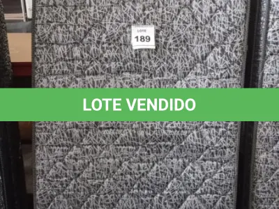 LOTE 189 - 01 COLCHÃO SOLTEIRO COM BASE 1,88CM X 0,88CM. (NO ESTADO EM QUE SE ENCONTRA. SUJEITO A AVARIAS OCULTAS/VISÍVEIS.) AU2472K