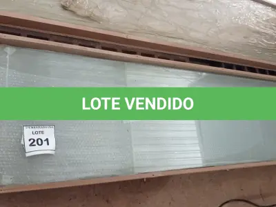 LOTE 201 - 02 VIDROS TEMPERADOS 2,20CM X 0,47CM .0,8MM. (NO ESTADO EM QUE SE ENCONTRA. SUJEITO A AVARIAS OCULTAS/VISÍVEIS.)