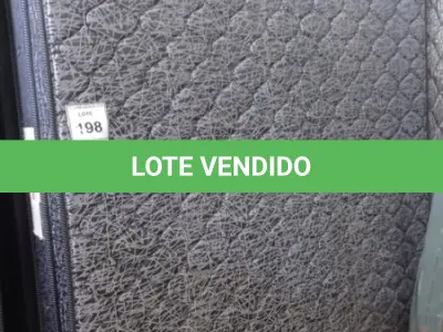 LOTE 198 - 01 COLCHÃO DE CASAL COM BASES 1,98CM X 1,58CM. (NO ESTADO EM QUE SE ENCONTRA. SUJEITO A AVARIAS OCULTAS/VISÍVEIS.)