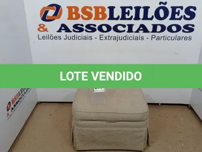 LOTE 203 - 01 PUFF. (NO ESTADO EM QUE SE ENCONTRA. SUJEITO A AVARIAS OCULTAS/VISÍVEIS.) AE7315C
